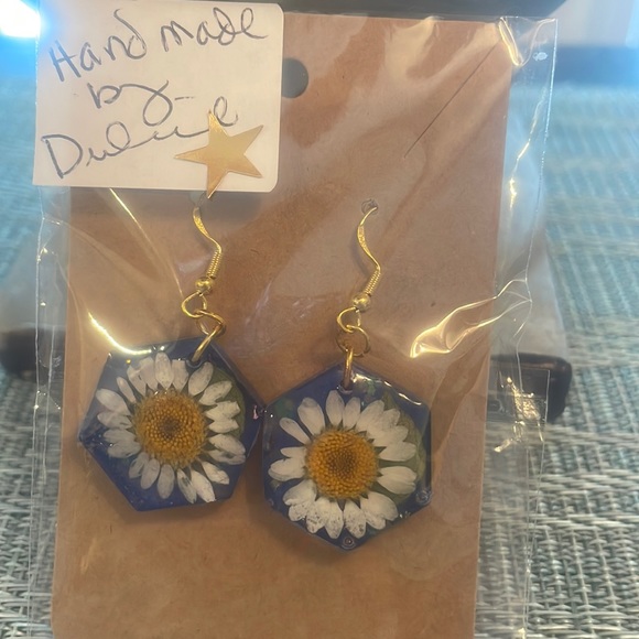 #104 Small Pressed Flower Earrings - Picture 9 of 11